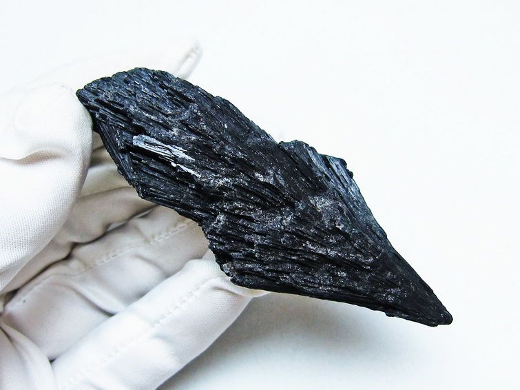 ブラック カイヤナイト 原石 一点物 171-7537