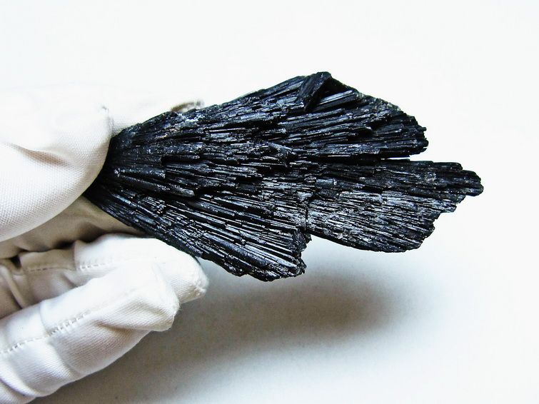 ブラック カイヤナイト 原石 一点物 171-7538