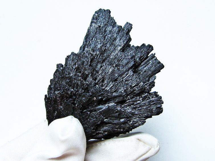ブラック カイヤナイト 原石 一点物 171-7540