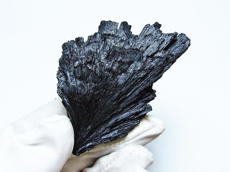 ブラック カイヤナイト 原石 一点物 171-7540
