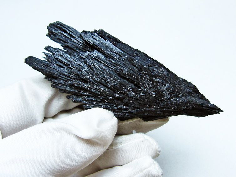 ブラック カイヤナイト 原石 一点物 171-7541