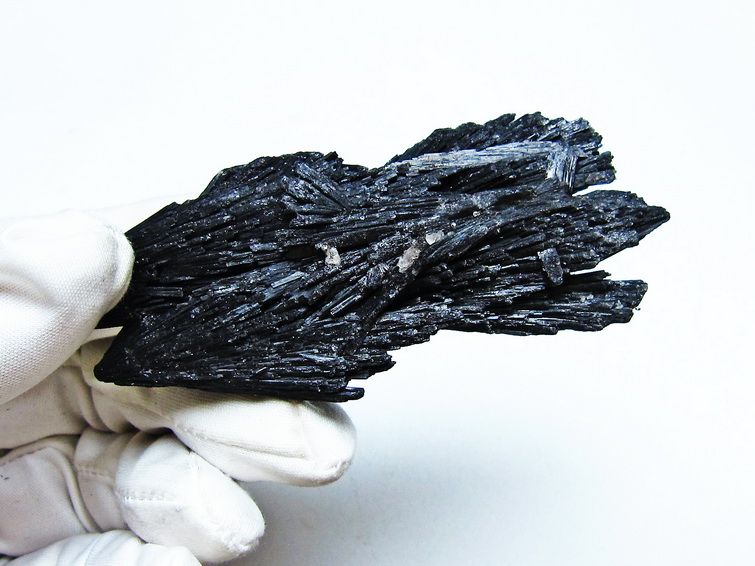 ブラック カイヤナイト 原石 一点物 171-7542