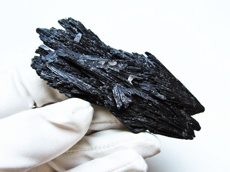 ブラック カイヤナイト 原石 一点物 171-7542