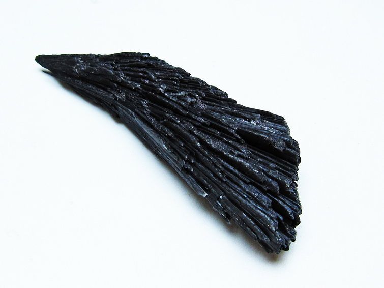 ブラック カイヤナイト 原石 一点物 171-7543