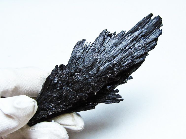 ブラック カイヤナイト 原石 一点物 171-7544