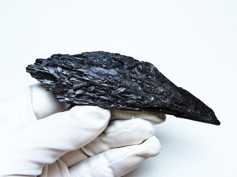 ブラック カイヤナイト 原石 一点物 171-7546