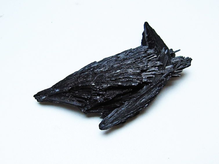 ブラック カイヤナイト 原石 一点物 171-7547