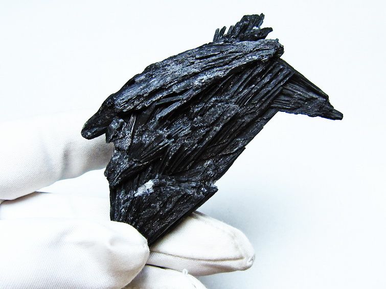 ブラック カイヤナイト 原石 一点物 171-7547