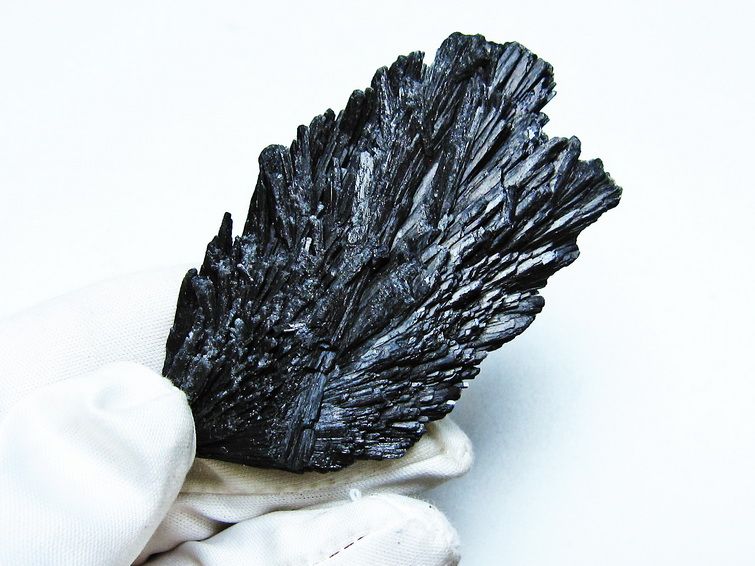 ブラック カイヤナイト 原石 一点物 171-7549