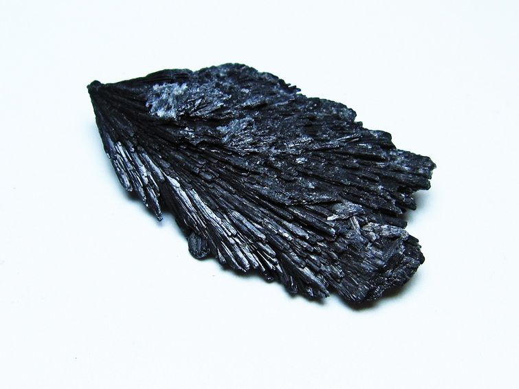 ブラック カイヤナイト 原石 一点物 171-7549