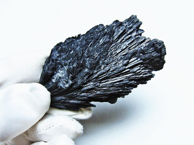 ブラック カイヤナイト 原石 一点物 171-7549