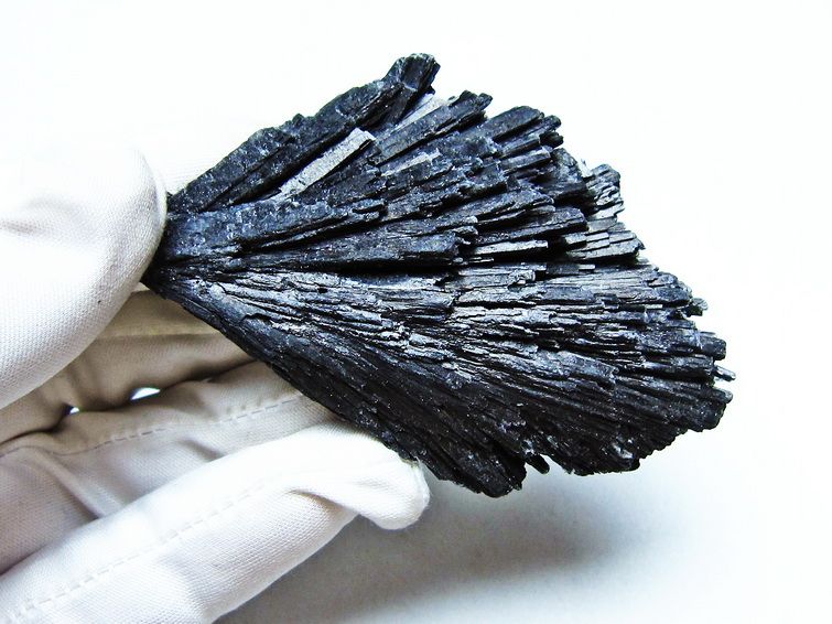 ブラック カイヤナイト 原石 一点物 171-7550