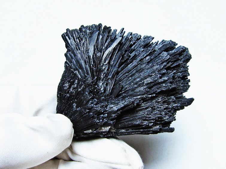 ブラック カイヤナイト 原石 一点物 171-7551