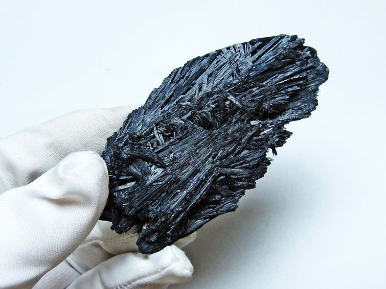 ブラック カイヤナイト 原石 一点物 171-7555