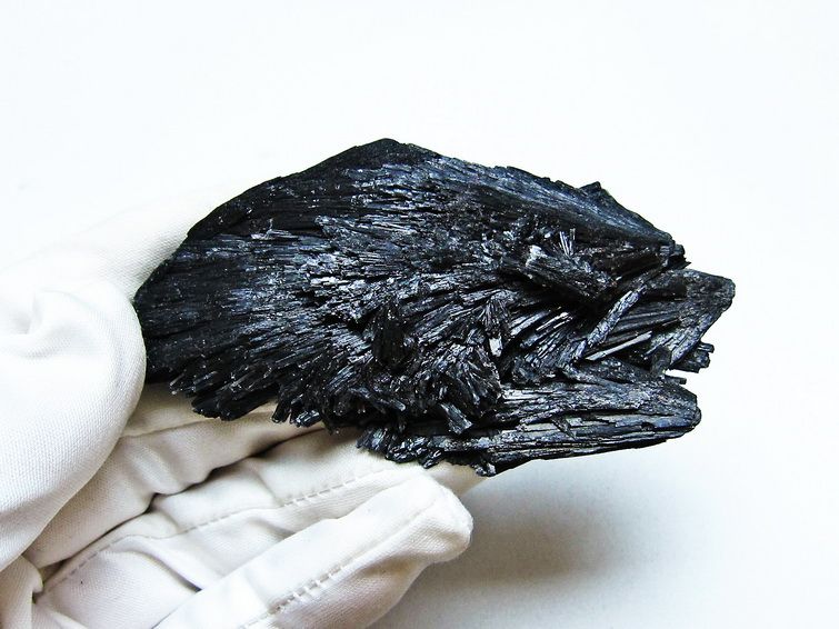 ブラック カイヤナイト 原石 一点物 171-7555