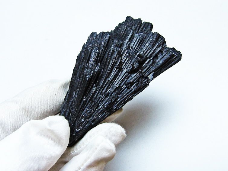 ブラック カイヤナイト 原石 一点物 171-7556