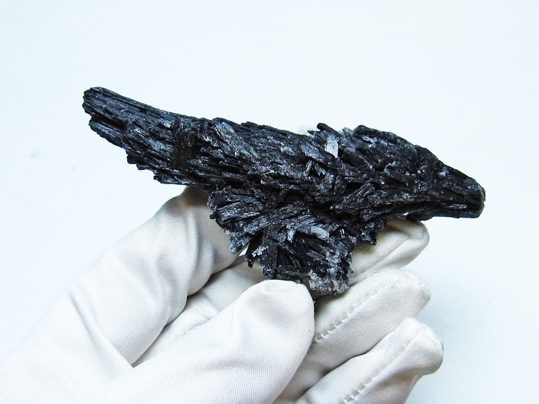 ブラック カイヤナイト 原石 一点物 171-7560