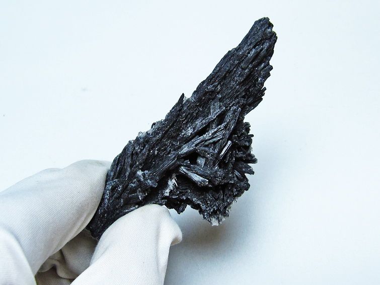 ブラック カイヤナイト 原石 一点物 171-7560