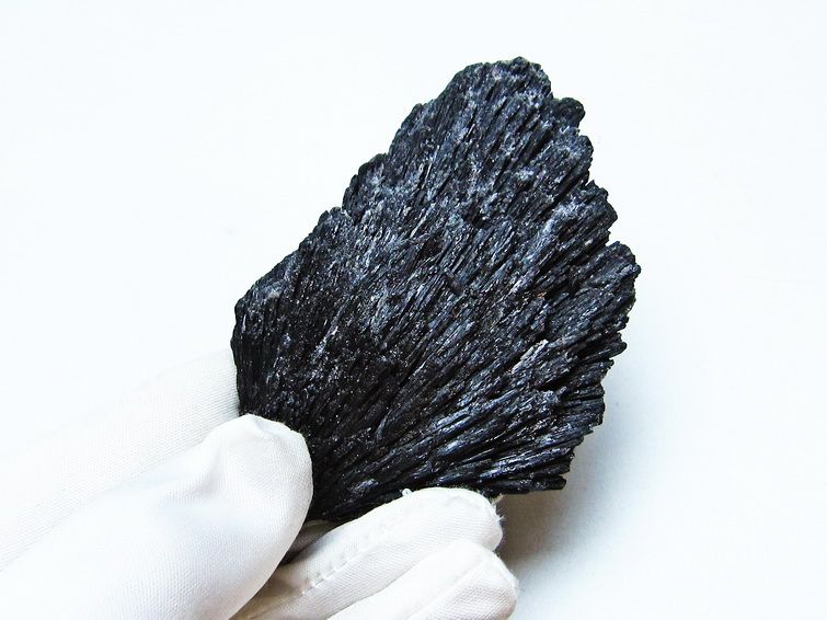 ブラック カイヤナイト 原石 一点物 171-7561