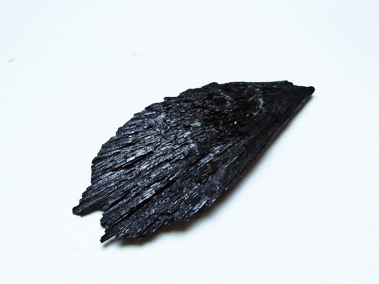 ブラック カイヤナイト 原石 一点物 171-7565