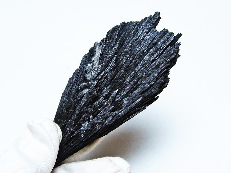 ブラック カイヤナイト 原石 一点物 171-7565