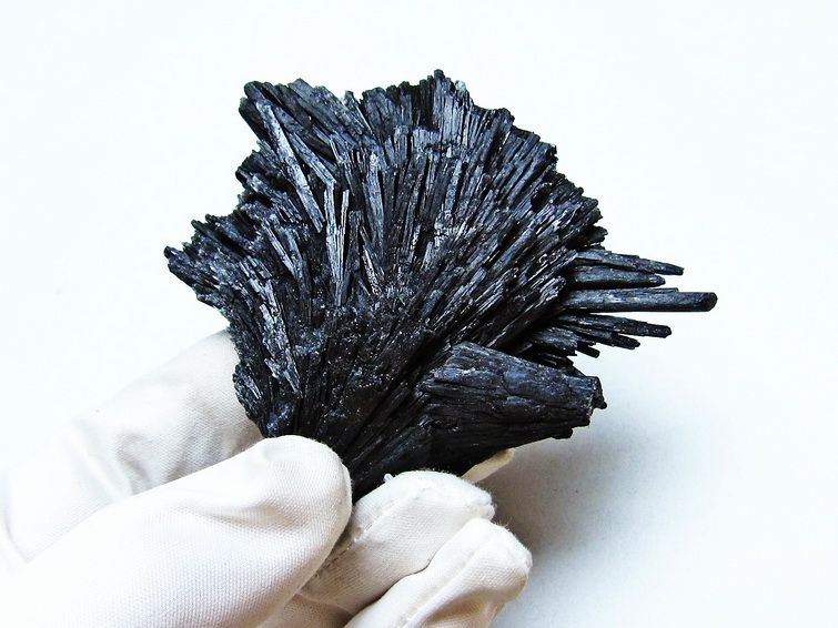 ブラック カイヤナイト 原石 一点物 171-7568