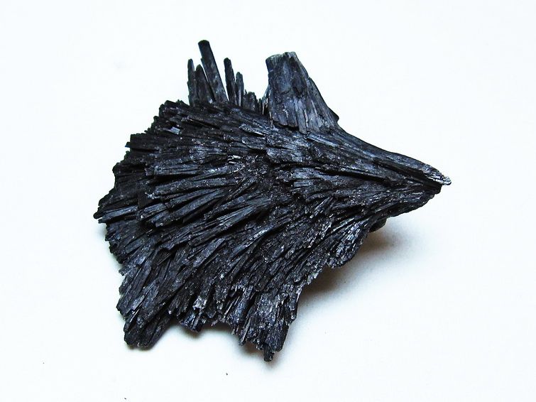 ブラック カイヤナイト 原石 一点物 171-7568