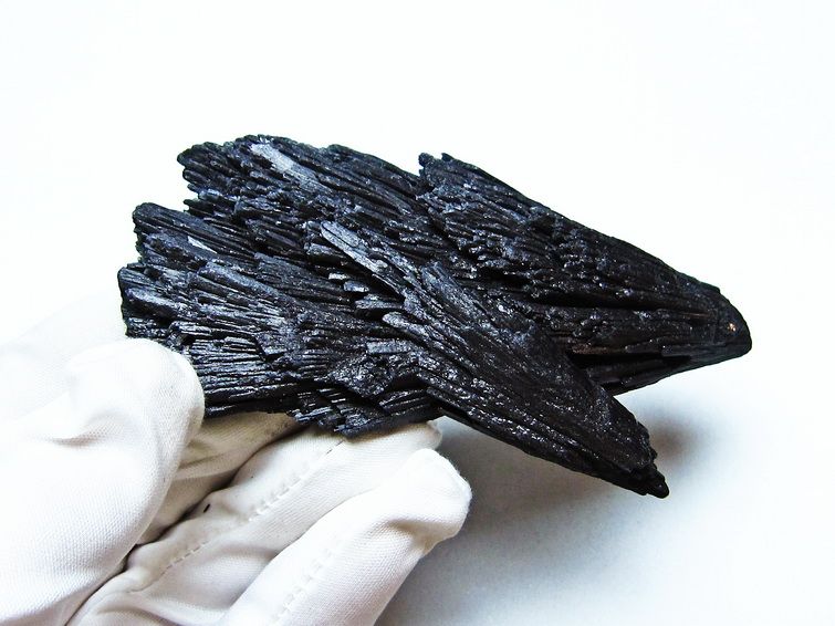 ブラック カイヤナイト 原石 一点物 171-7570