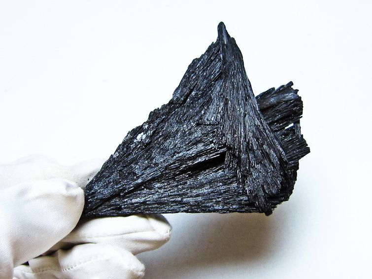 ブラック カイヤナイト 原石 一点物 171-7572