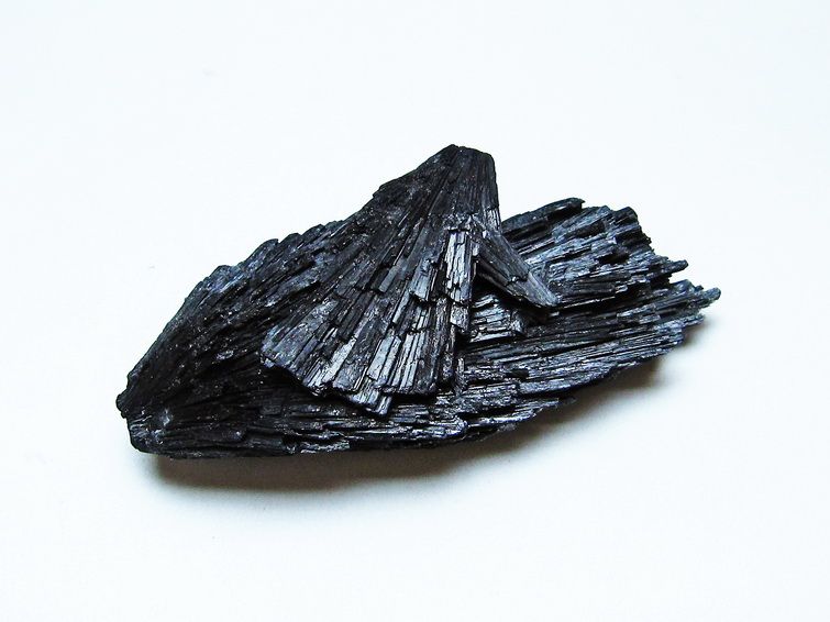 ブラック カイヤナイト 原石 一点物 171-7574