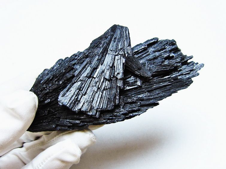 ブラック カイヤナイト 原石 一点物 171-7574