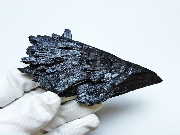 ブラック カイヤナイト 原石 一点物 171-7576