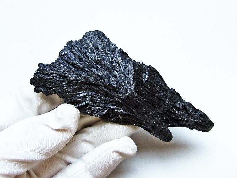 ブラック カイヤナイト 原石 一点物 171-7577