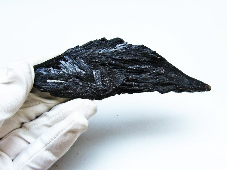 ブラック カイヤナイト 原石 一点物 171-7578