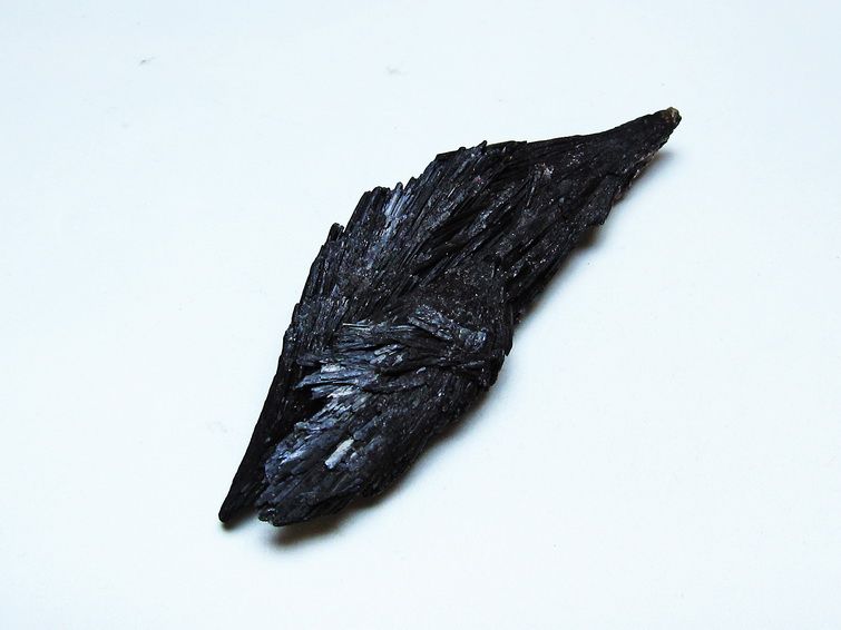 ブラック カイヤナイト 原石 一点物 171-7578