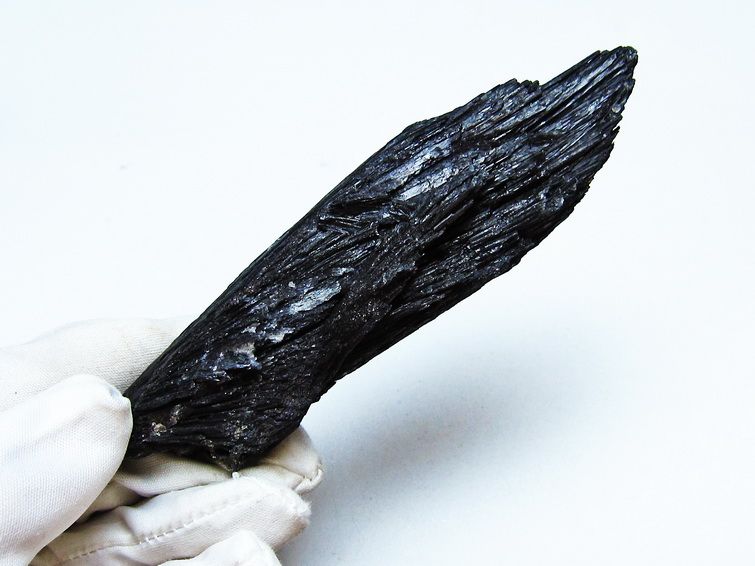 ブラック カイヤナイト 原石 一点物 171-7579