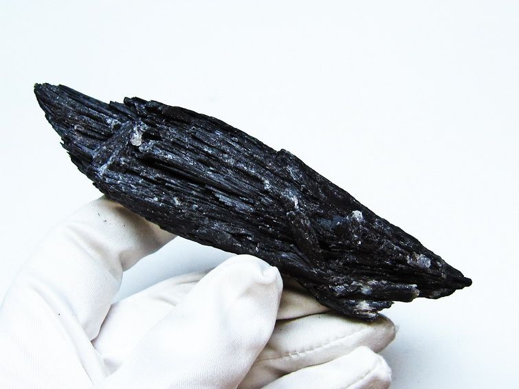 ブラック カイヤナイト 原石 一点物 171-7579