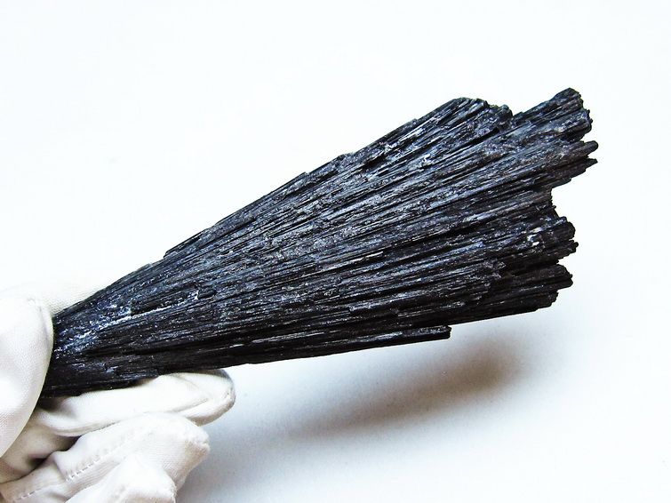 ブラック カイヤナイト 原石 一点物 171-7580