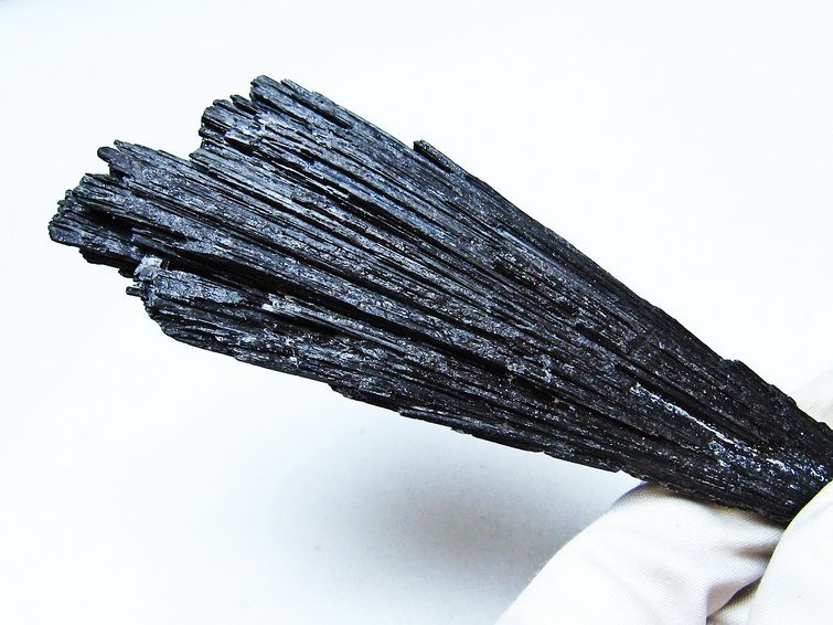 ブラック カイヤナイト 原石 一点物 171-7580
