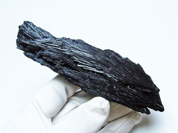 ブラック カイヤナイト 原石 一点物 171-7581