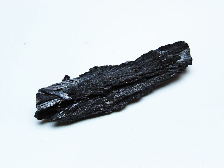 ブラック カイヤナイト 原石 一点物 171-7581
