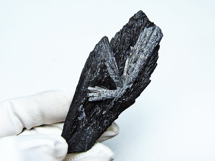 ブラック カイヤナイト 原石 一点物 171-7584