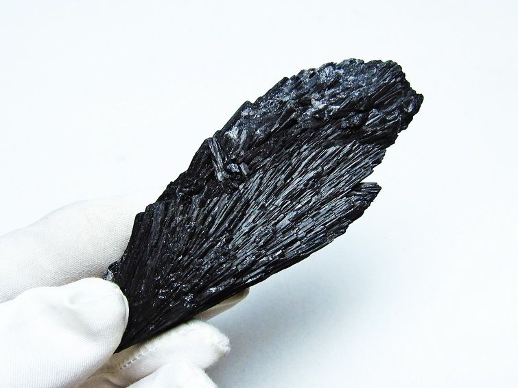 ブラック カイヤナイト 原石 一点物 171-7584