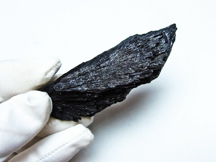ブラック カイヤナイト 原石 一点物 171-7585