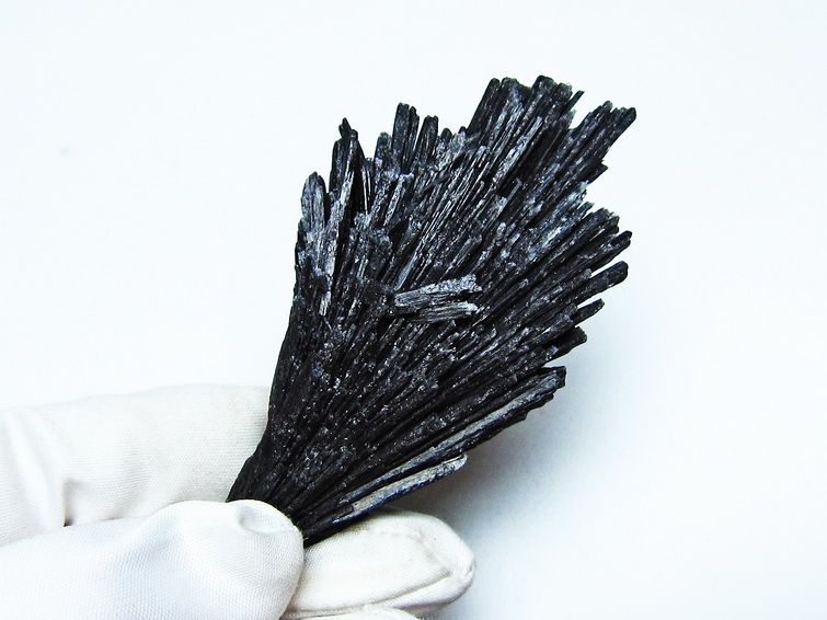 ブラック カイヤナイト 原石 一点物 171-7586