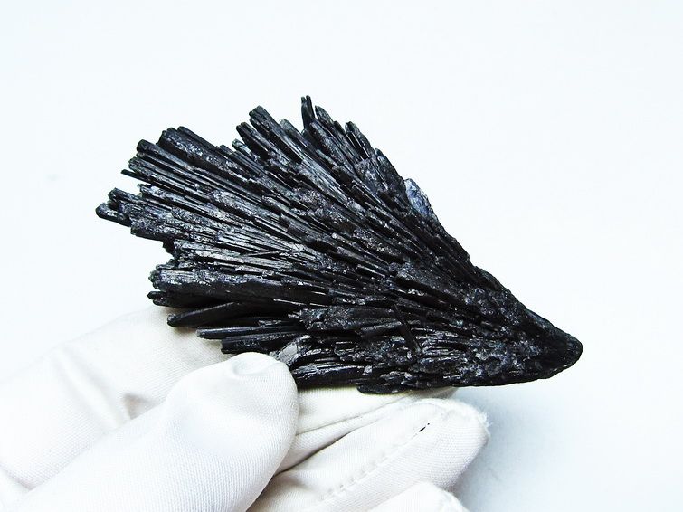 ブラック カイヤナイト 原石 一点物 171-7586