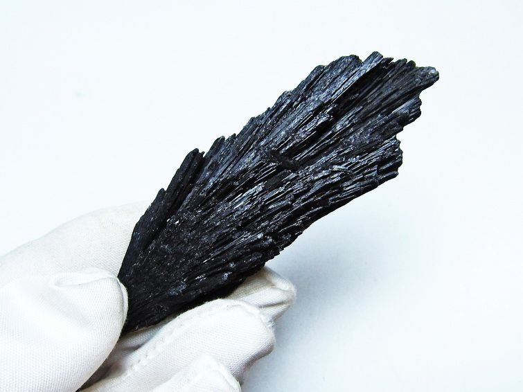 ブラック カイヤナイト 原石 一点物 171-7587