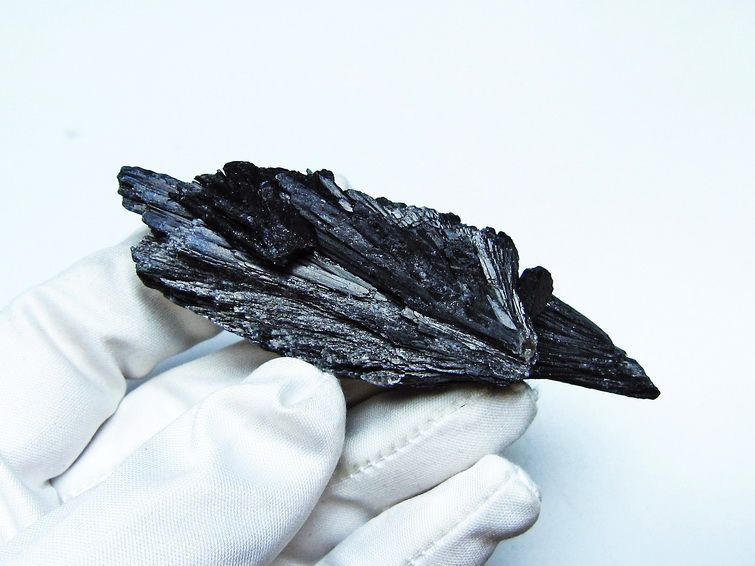 ブラック カイヤナイト 原石 一点物 171-7588