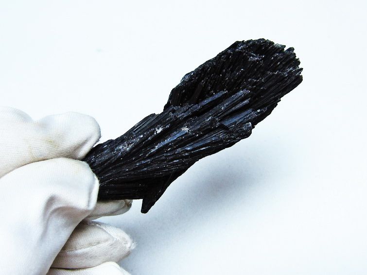ブラック カイヤナイト 原石 一点物 171-7589