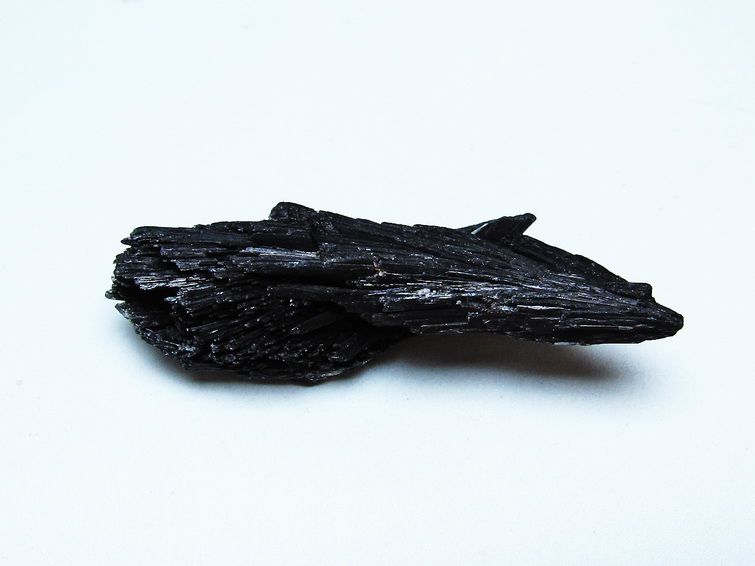 ブラック カイヤナイト 原石 一点物 171-7589
